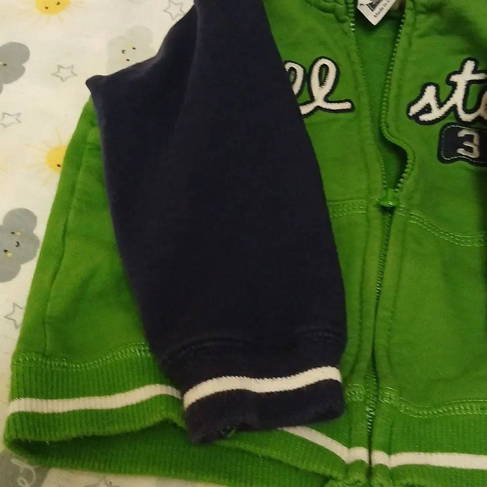 Carter's Boys Long Sleeved Zip Up Jacket.  Size 12M All Star